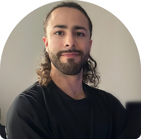 Portrait of Mauricio, a Chilean physiotherapist and massage therapist at Wellness on Shore, showcasing his dedication to improving clients' wellbeing and confidence through personalized treatment approaches.